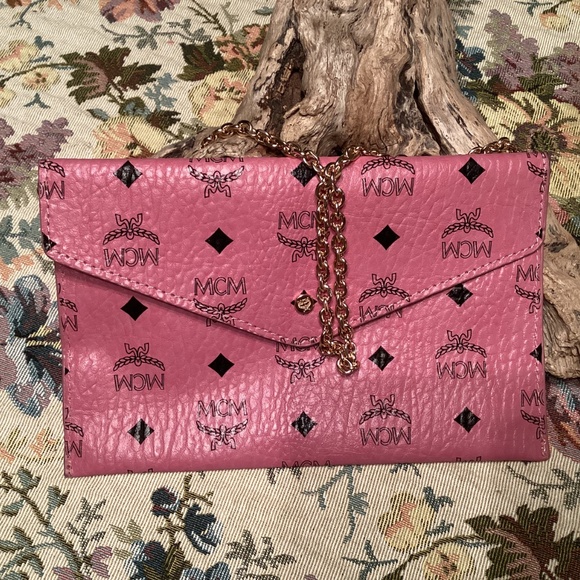 MCM GWP VIP Envelope Clutch Pink w/unbranded Chain Brand New - Picture 6 of 7